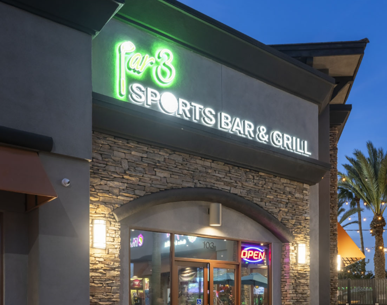 Par 3 Sports Bar & Grill